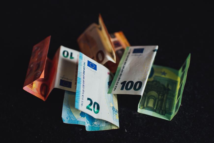 Governo cria apoio direcionado a contribuintes com rendimentos at&eacute; ao valor de 2 700 euros 